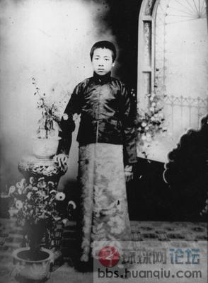 1912年，在沈阳东关模范学校读书时的周恩来.jpg