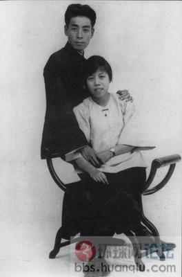 1925年8月8日，周恩来和邓颖超在广州结婚.jpg