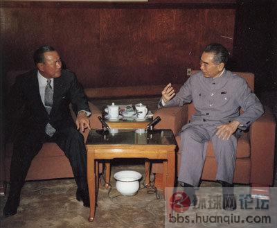 周恩来同日本内阁总理大臣田中角荣会谈.jpg