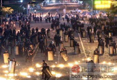 夜斗中的警察.jpg