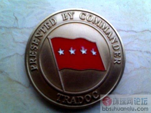 美军训练条令司令部司令小徽章背面。四颗星代表司令.jpg