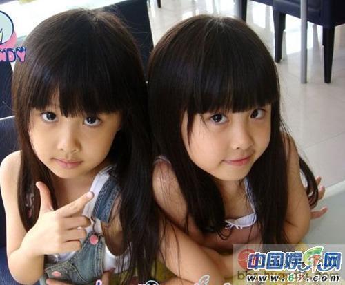 红遍网络的台湾<em>双胞胎</em>小<em>美女</em>长大了 - 图说世界