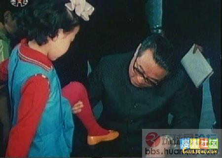 为何<em>喜欢</em>掀<em>女孩</em>的<em>裙子</em>?朝鲜内部流出的领导人