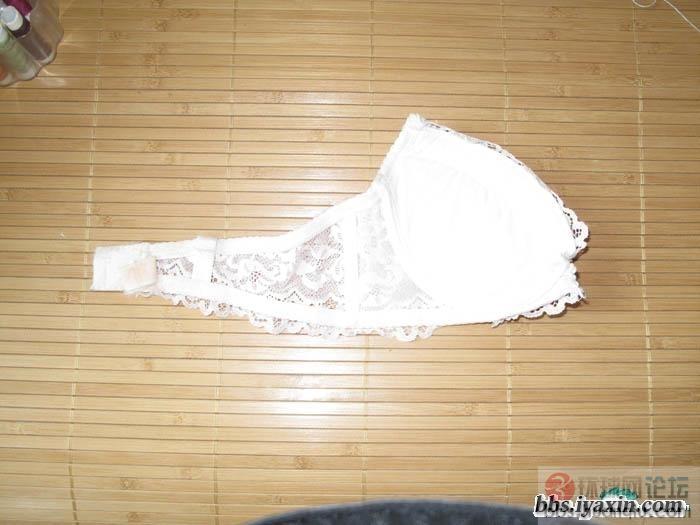 哪个变态男,竟<em>偷</em>女生<em>胸罩</em>做玩具! - 休闲灌水 - 