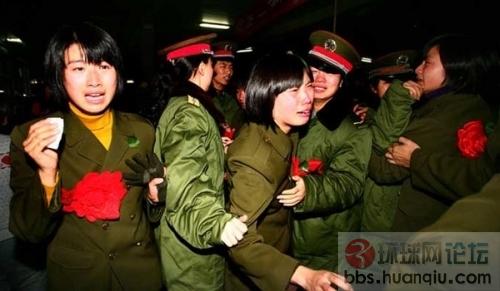 中国漂亮<em>女兵</em>离开军营伤心的一幕 - 环球谈兵 