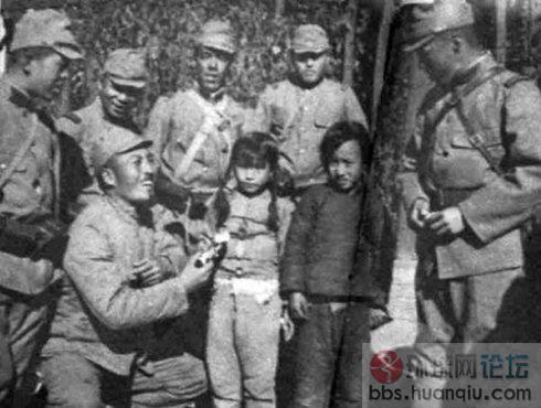 中国少女给日军送热茶?戳穿日本鬼子伪造亲善