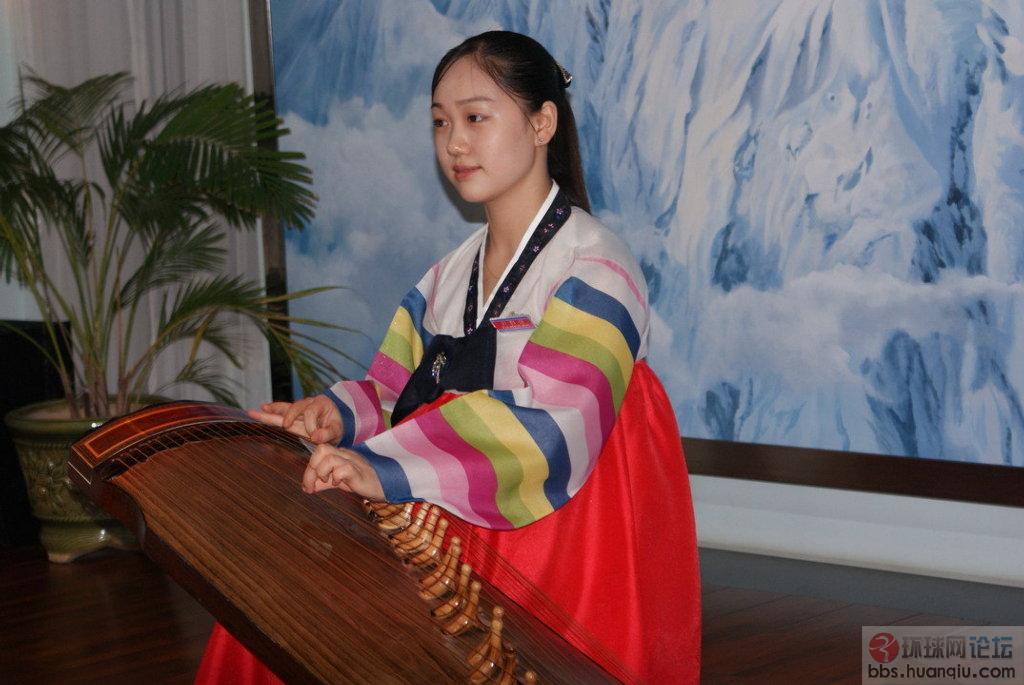 <em>朝鲜街拍美女</em>,据说一袋大米就能带回中国 - 纵