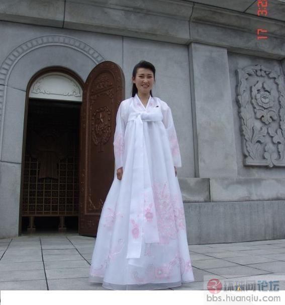 <em>朝鲜街拍美女</em>,据说一袋大米就能带回中国 - 纵