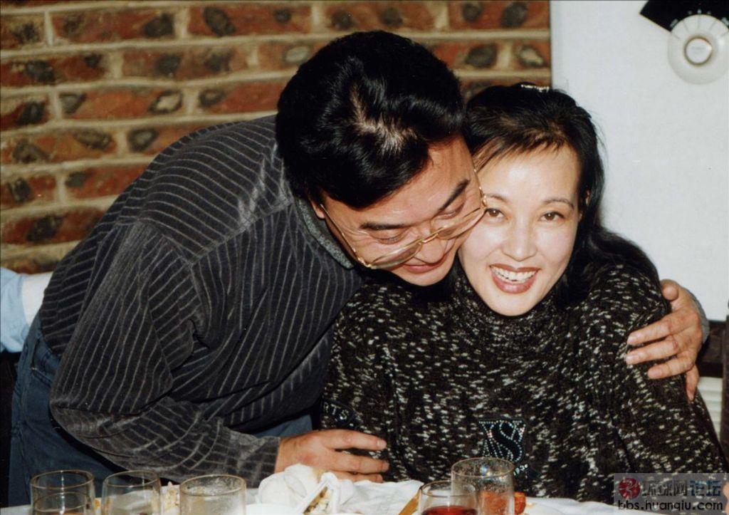 刘晓庆过生日照片亲密合影2.jpg