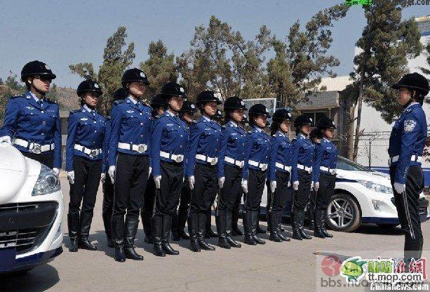 西昌女子交警队装备"豪华跑车"引争议