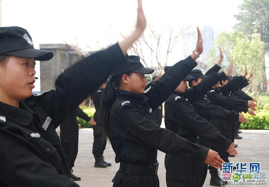 <em>西昌</em>女子<em>交警</em>队装备豪华跑车引争议 - 图说世