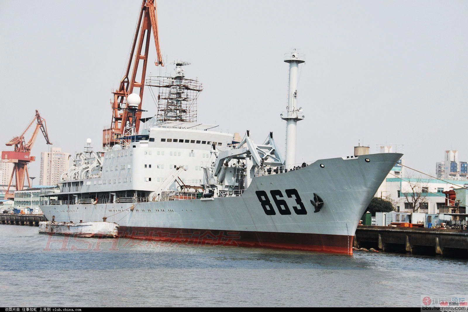 黄浦江上的中国海军新舰