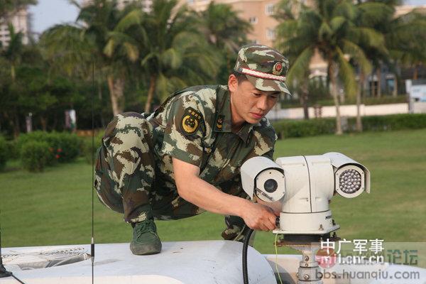 不可多见的:武警某型卫星通信车内