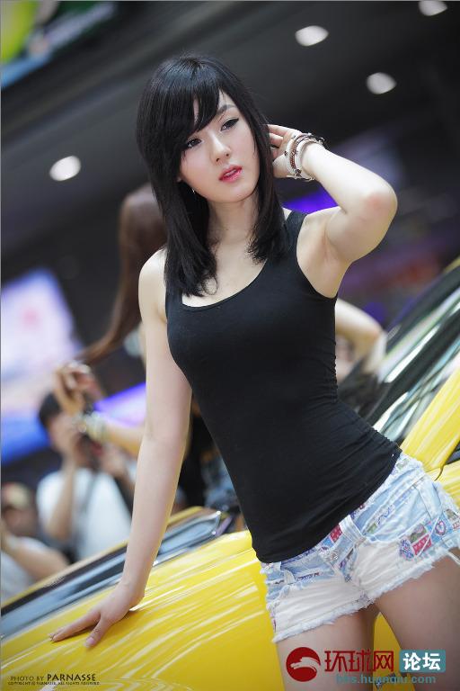 韩模《黄美姬》紧身T恤<em>牛仔短裤</em> - 天下<em>美女</em> - 