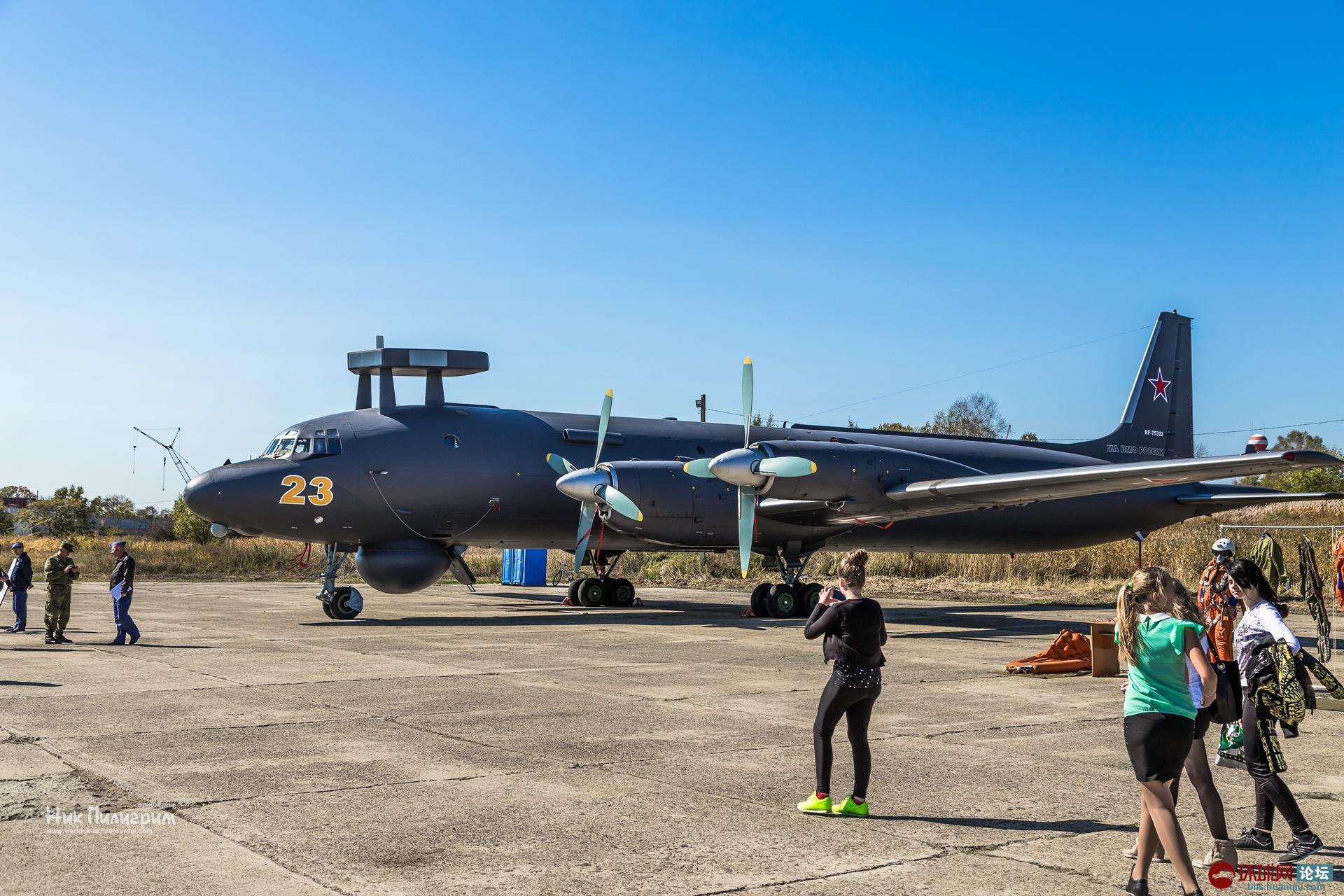俄罗斯东部军区的海陆空军事装备展览会 - 环球