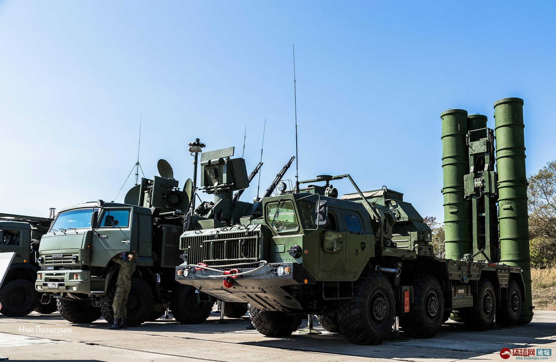 俄罗斯东部军区的海陆空军事装备展览会 - 环球