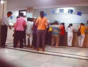 国家级贫困县妇女集体卖血！
