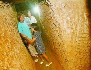 地上住不起住地下 这是对政府的讽刺吗？