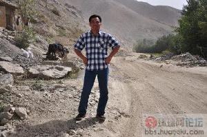 这条最要的民生公路因为年久失改，所以我一天吃了一辈子都多的灰尘