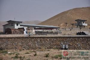 与省长官邸一墙之隔的是韩国的筑路公司