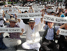 韩国民众抗议韩美联合军演