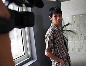丽水警方向被通缉记者当面道歉