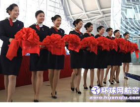 首届环球航空微笑天使评选活盛装剪彩