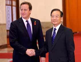 温家宝举行仪式欢迎英国首相卡梅伦访华