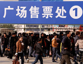 各地春运火车票开售