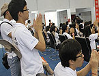 团员们热烈鼓掌