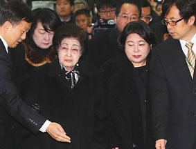 金大中遗孀赴朝吊唁