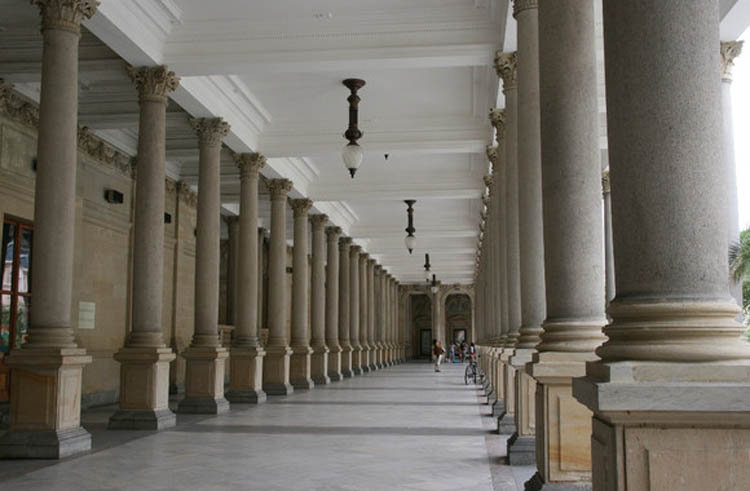 瓦杰迪洛温泉回廊_卡罗维发利_捷克_环球旅行