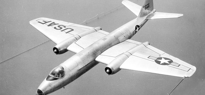 b-57"堪培拉"轰炸机是美国制的双喷射发动机战术