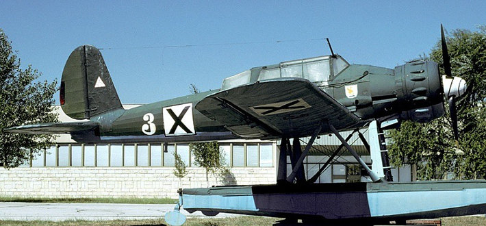 首页 少年军校 > 正文    低单翼水上飞机,设计做为舰载弹射起飞的水